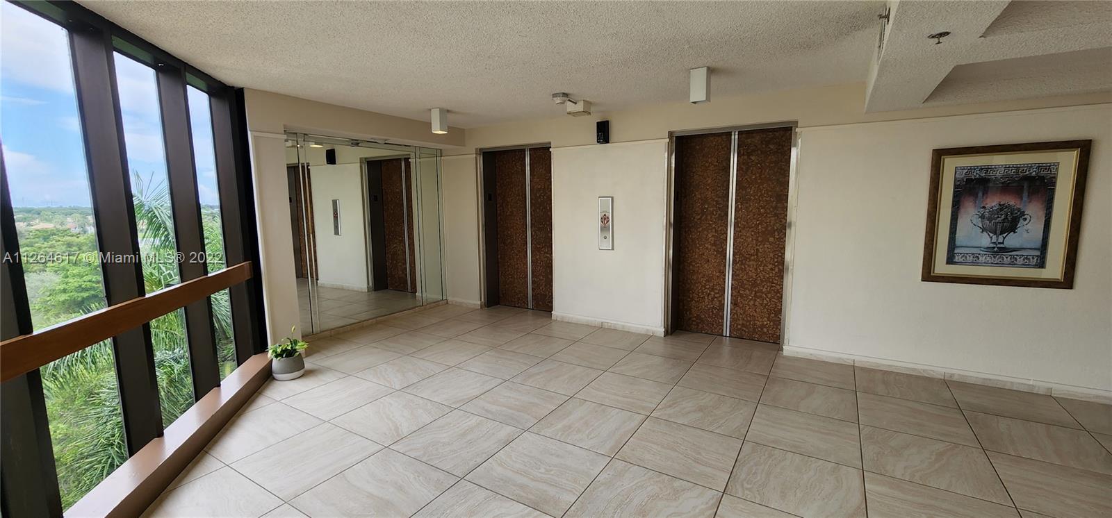 COUNTRY CLUB APTS AT BONA - Residential