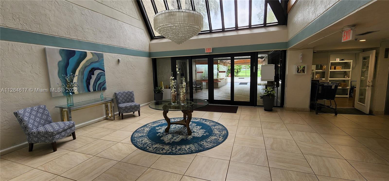 COUNTRY CLUB APTS AT BONA - Residential