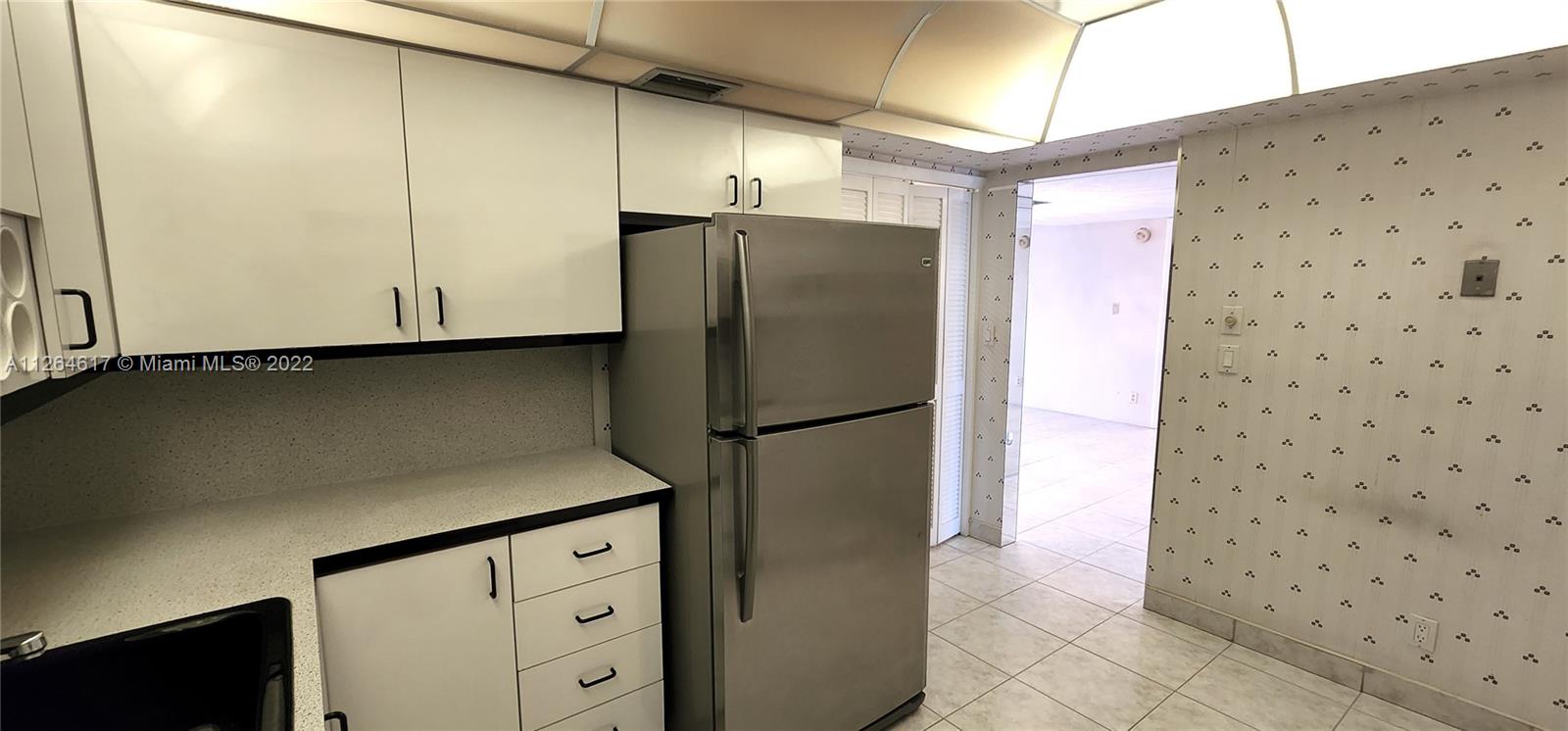 COUNTRY CLUB APTS AT BONA - Residential