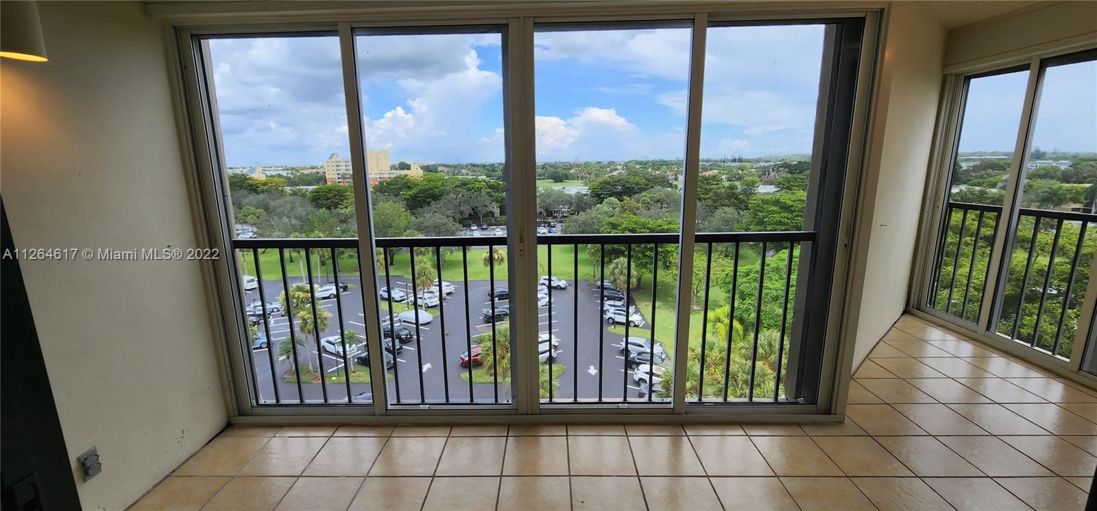COUNTRY CLUB APTS AT BONA - Residential