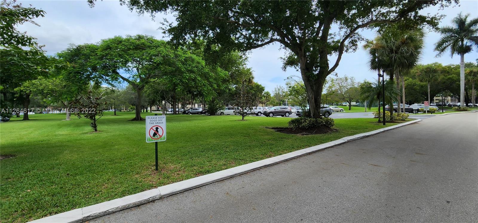 COUNTRY CLUB APTS AT BONA - Residential