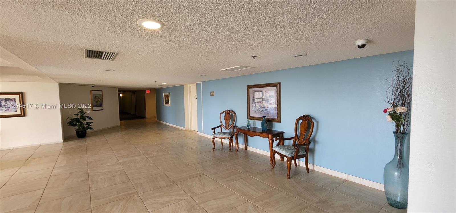 COUNTRY CLUB APTS AT BONA - Residential
