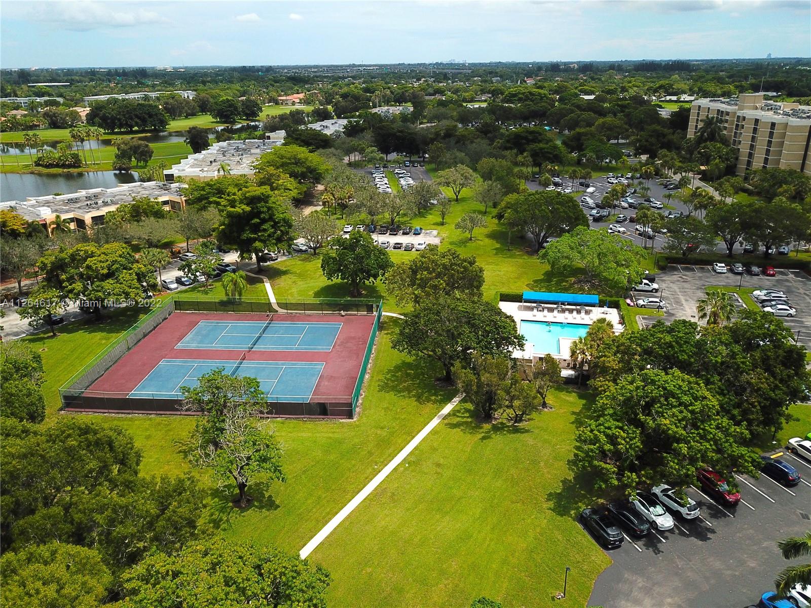 COUNTRY CLUB APTS AT BONA - Residential