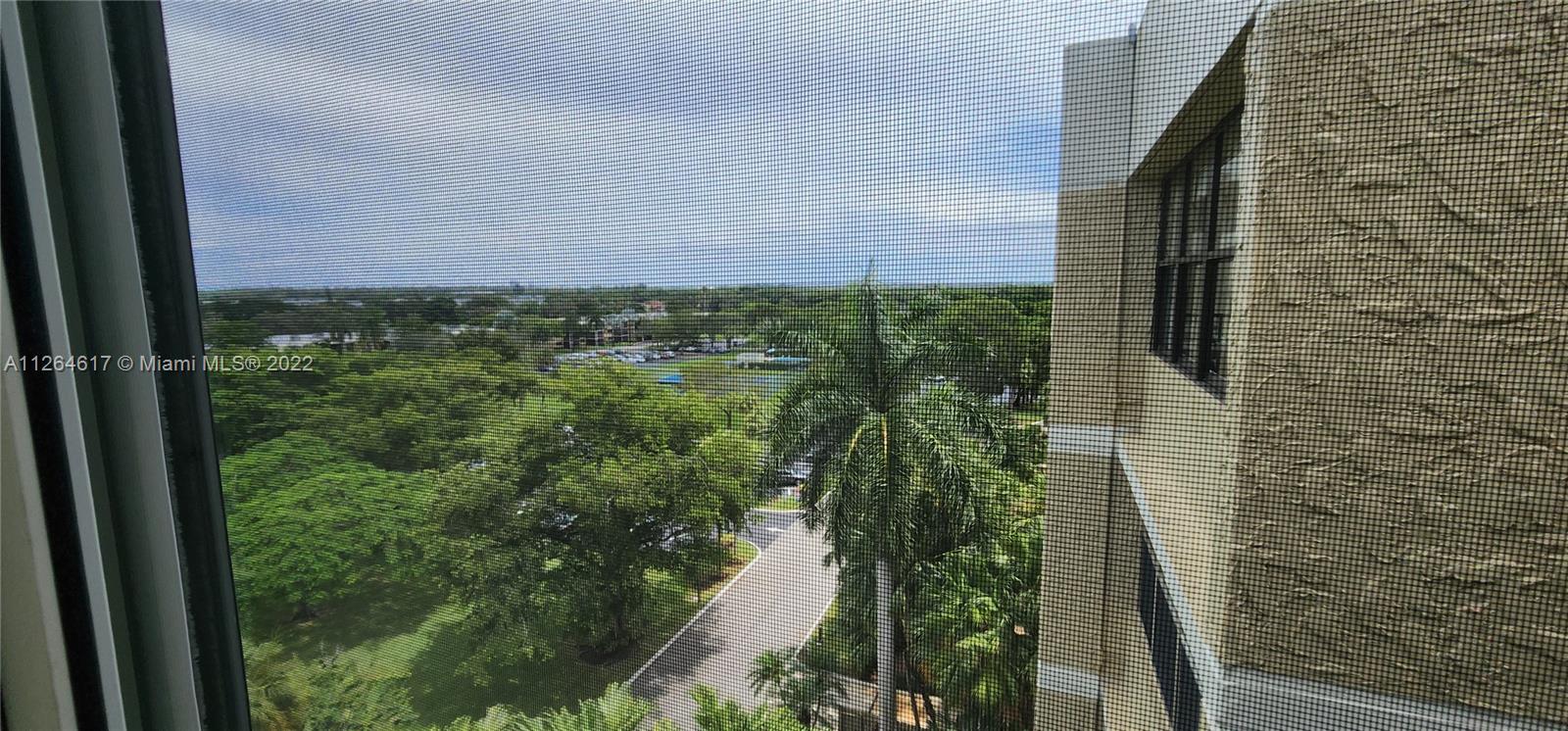 COUNTRY CLUB APTS AT BONA - Residential