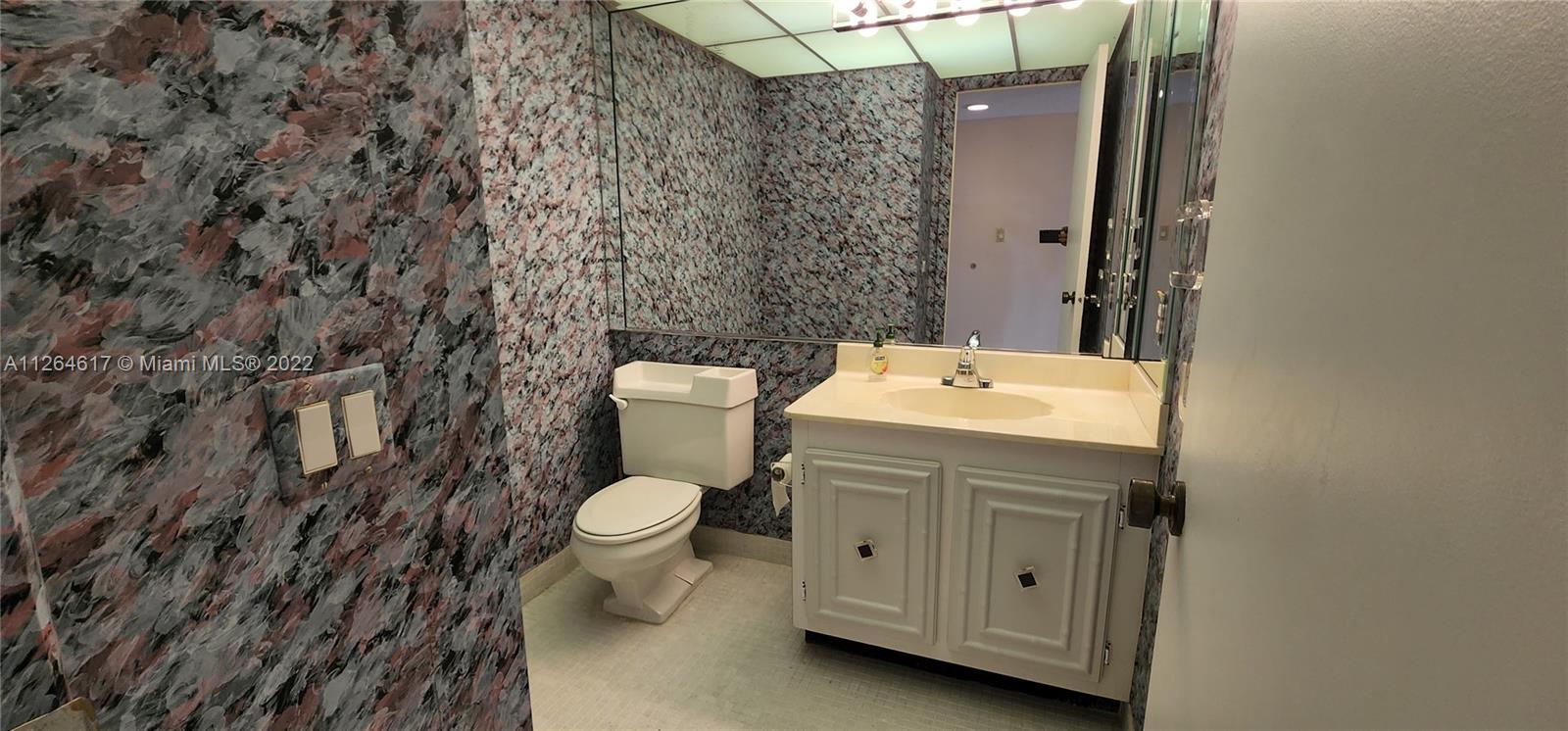 COUNTRY CLUB APTS AT BONA - Residential
