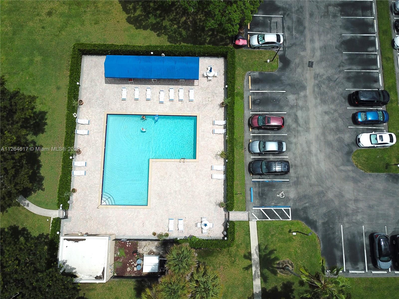 COUNTRY CLUB APTS AT BONA - Residential