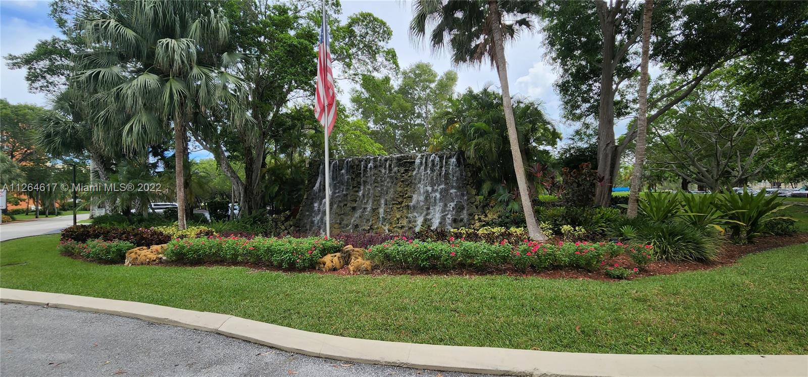 COUNTRY CLUB APTS AT BONA - Residential