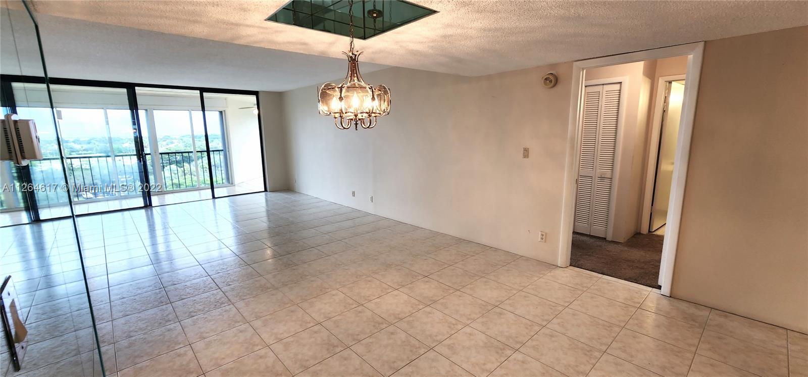 COUNTRY CLUB APTS AT BONA - Residential