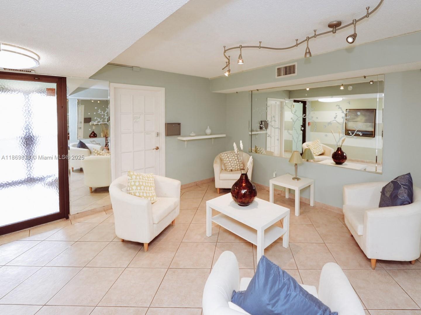 NORMANDY SH YACHT & CO CL - Residential