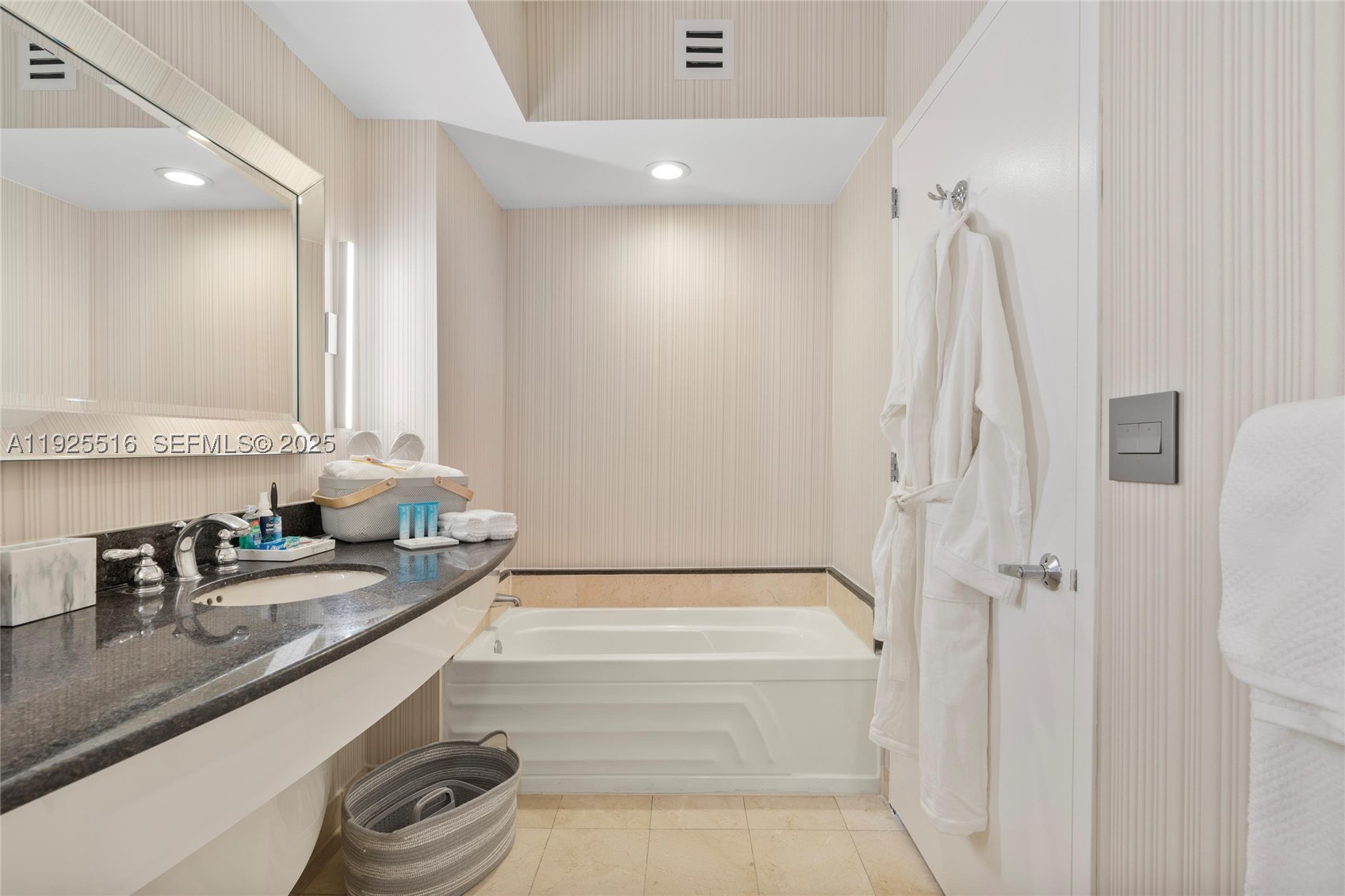 TRUMP INTERNATIONAL SONES - Residential