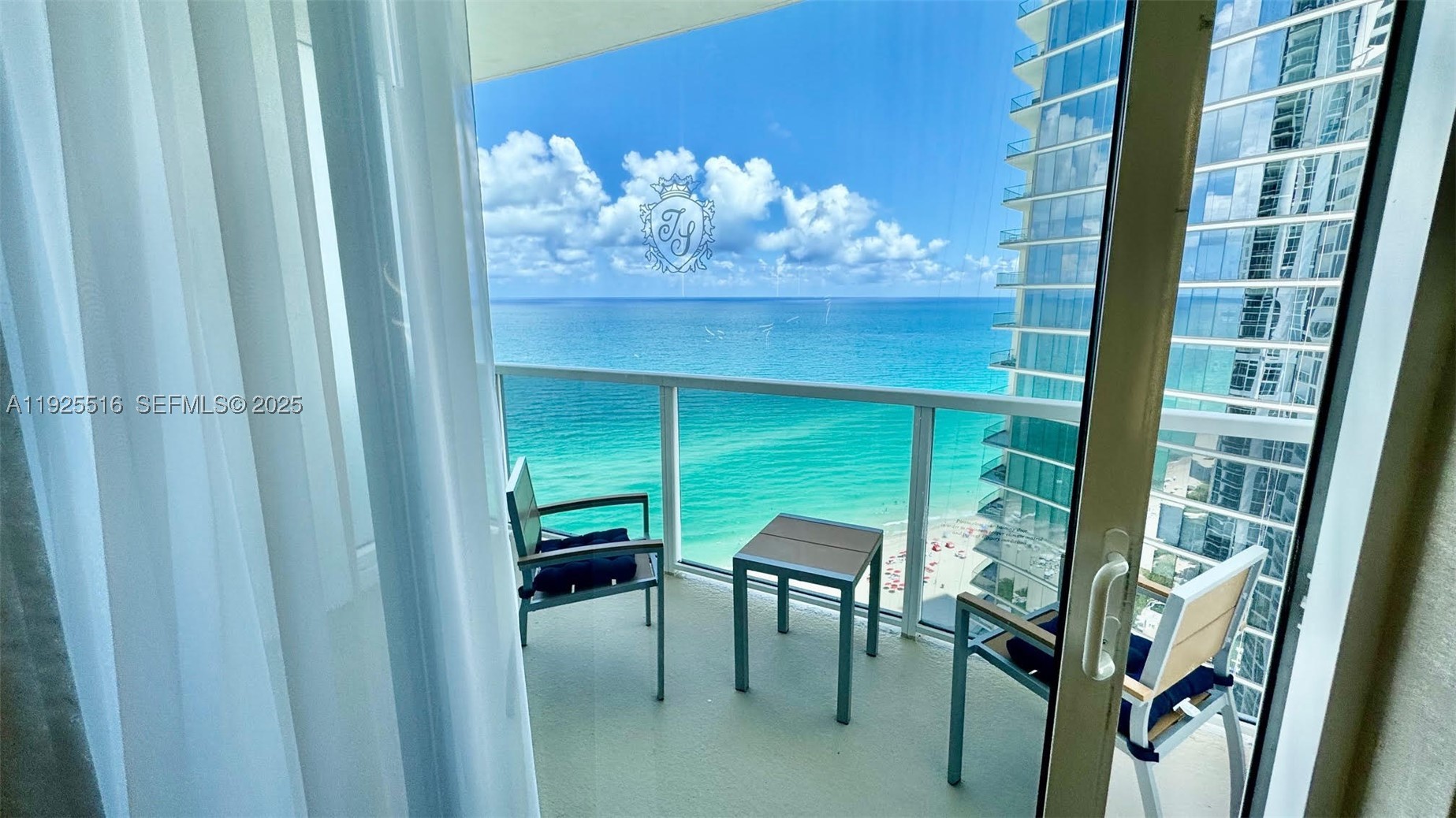 TRUMP INTERNATIONAL SONES - Residential