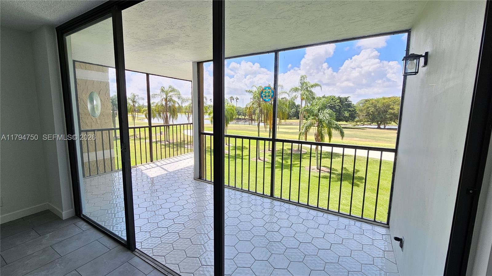 COUNTRY CLUB APTS AT - Residential