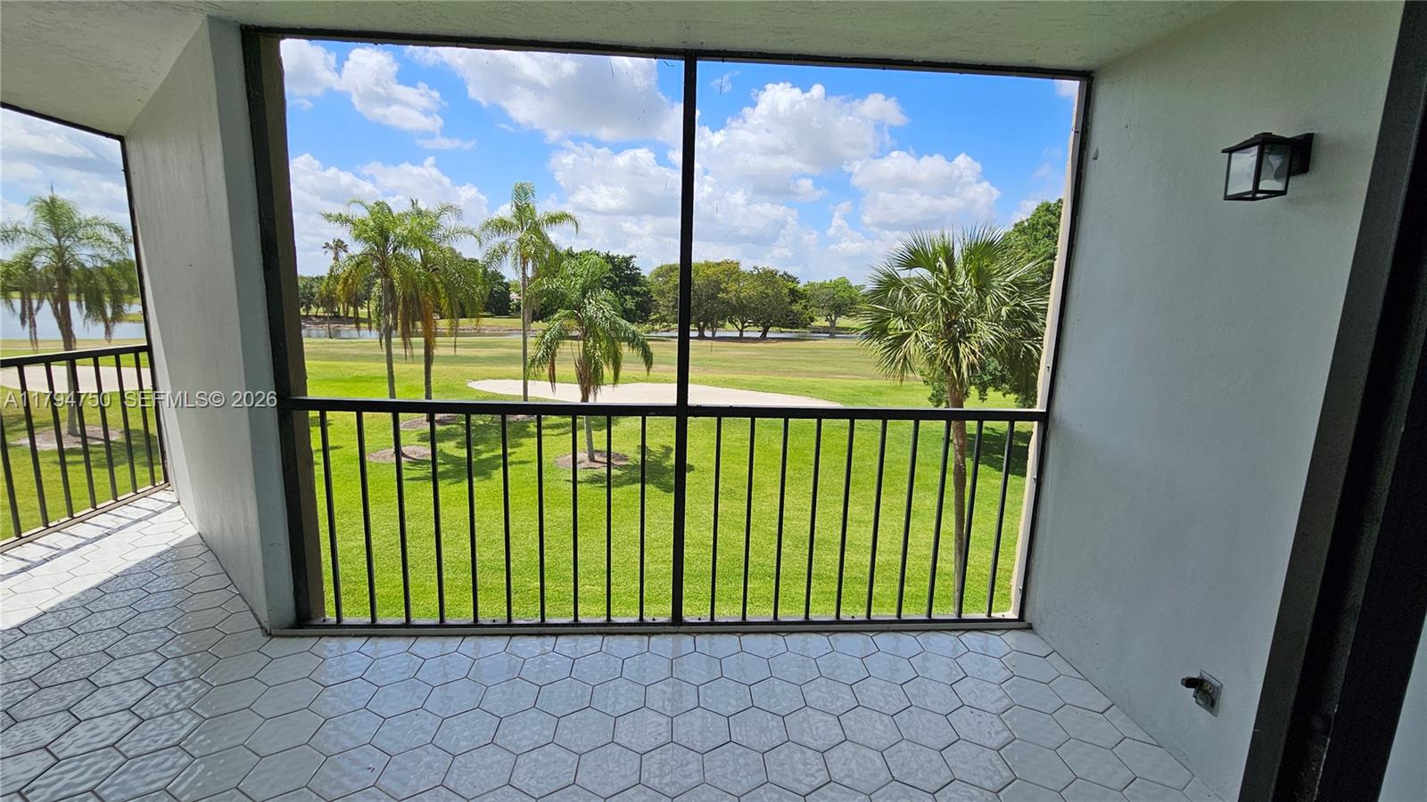 COUNTRY CLUB APTS AT - Residential