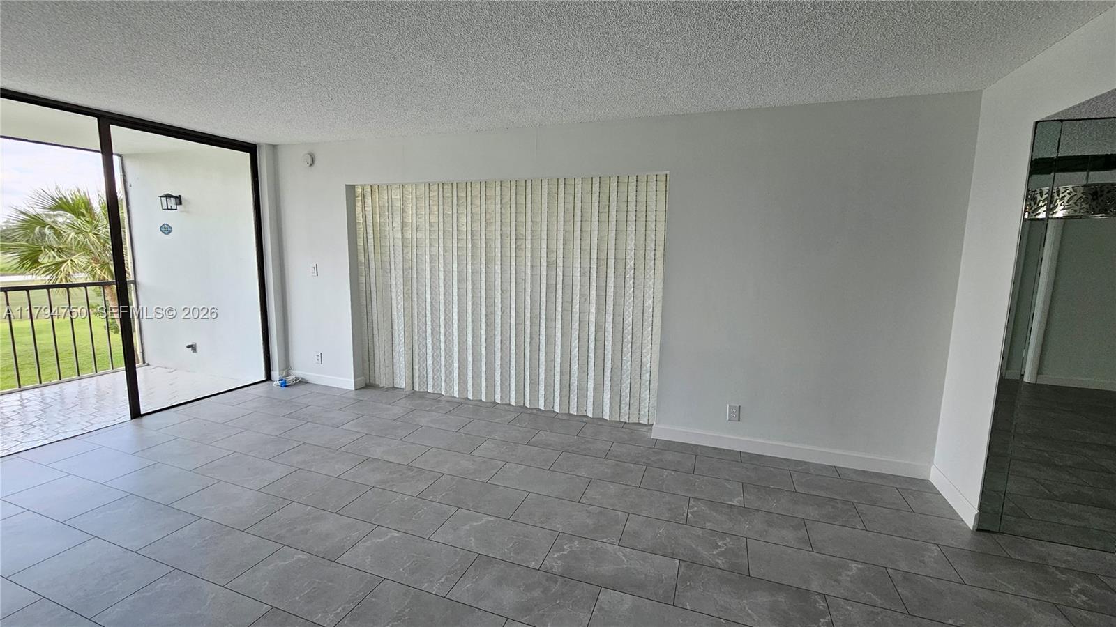 COUNTRY CLUB APTS AT - Residential