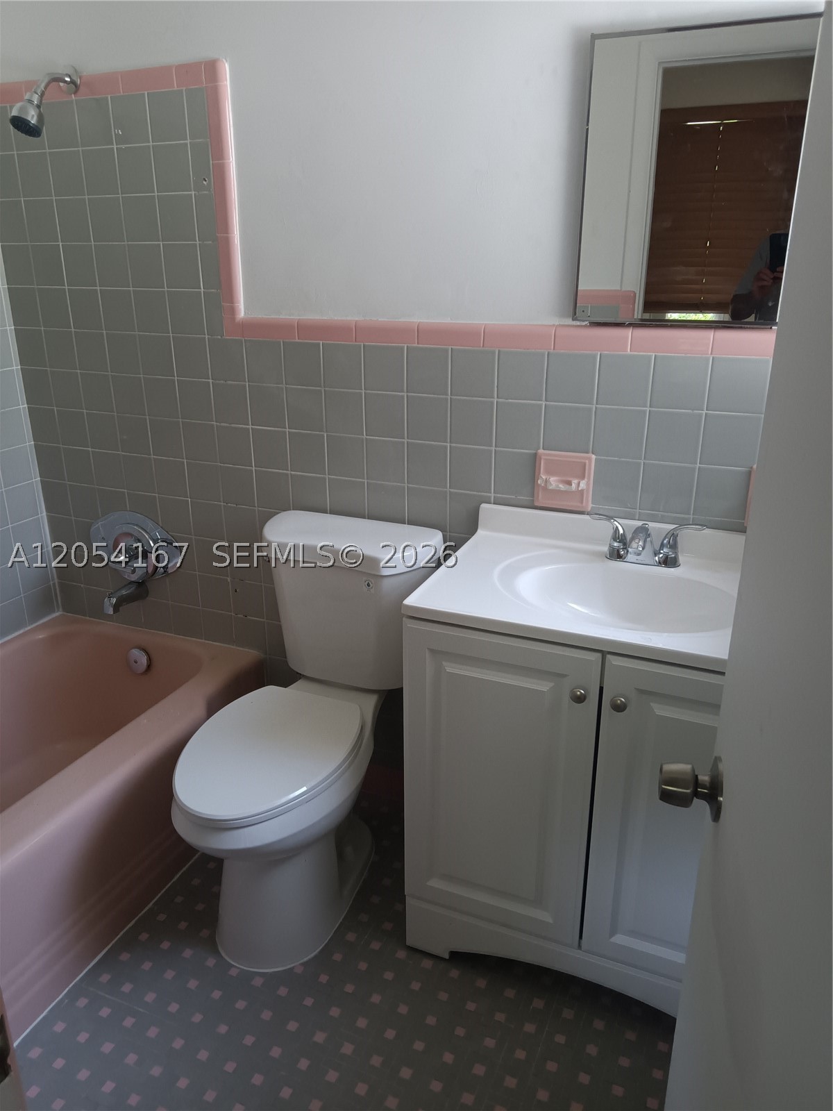 HOLLYWOOD LAKES SECTION - Residential Lease