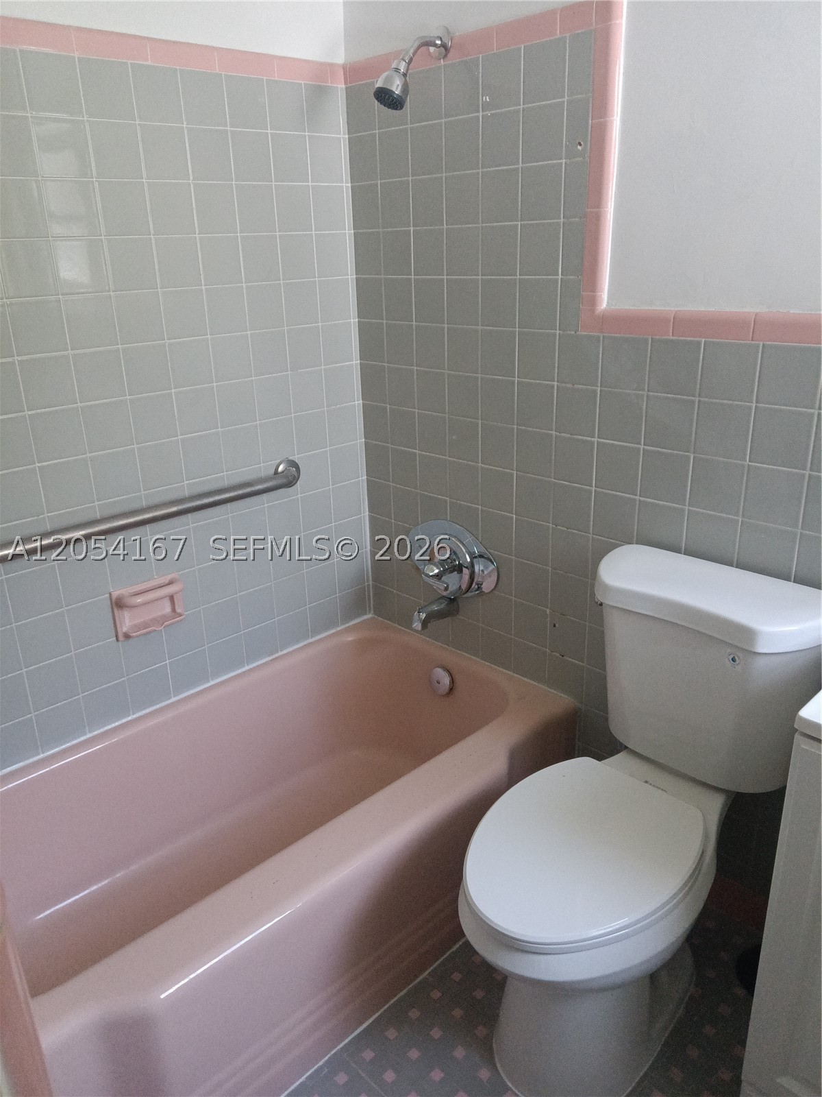 HOLLYWOOD LAKES SECTION - Residential Lease