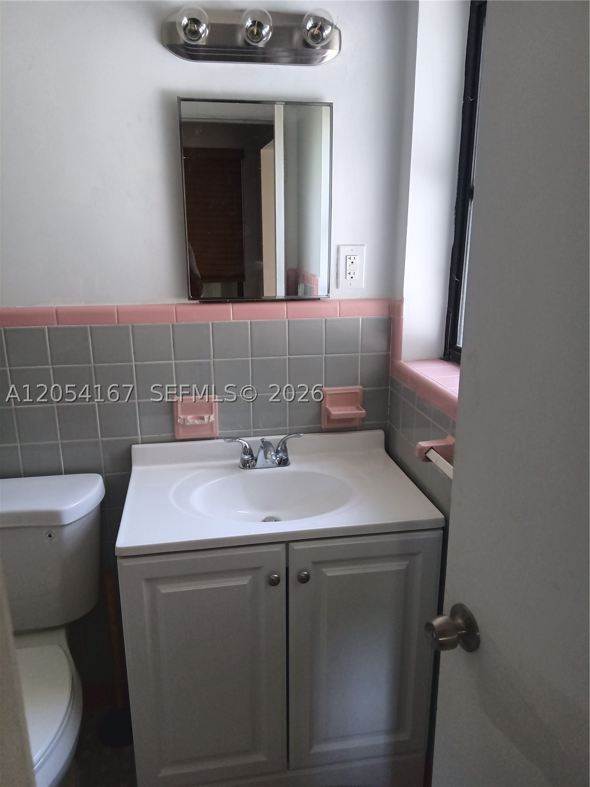 HOLLYWOOD LAKES SECTION - Residential Lease