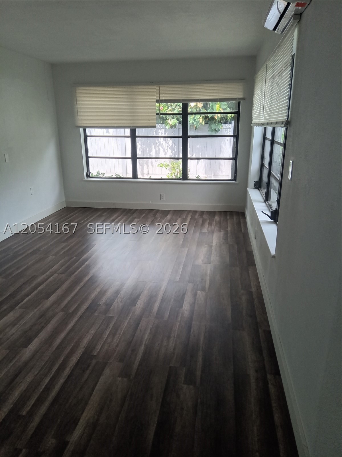 HOLLYWOOD LAKES SECTION - Residential Lease