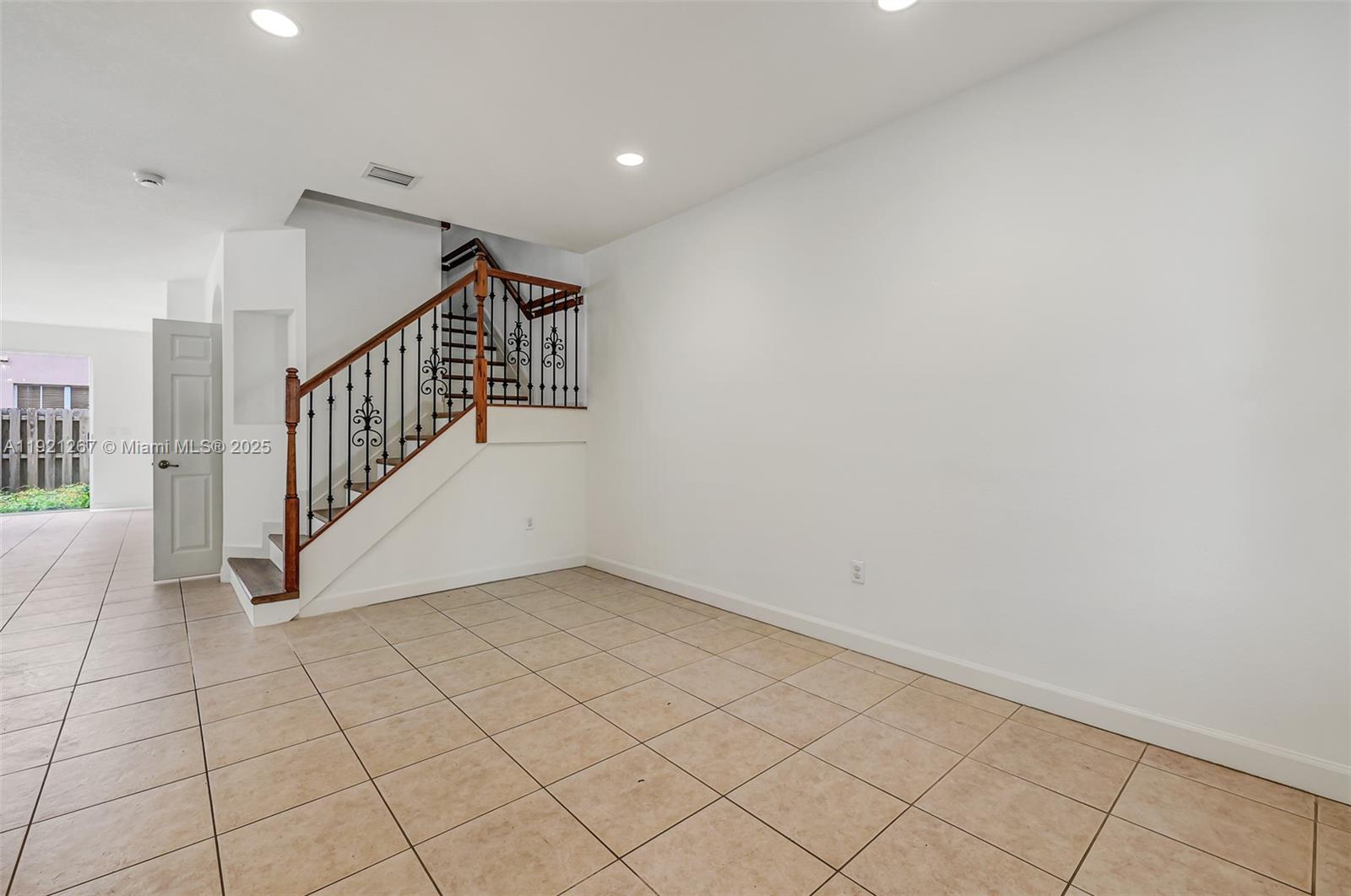 KENDALL BREEZE - Residential