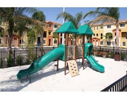 HIGHLAND PARK VILLAGE CON - Residential