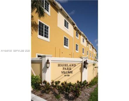 HIGHLAND PARK VILLAGE CON - Residential