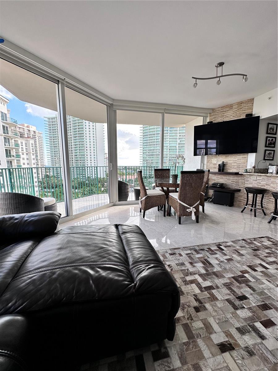 TURNBERRY VILLAGE SO TOWE - Residential