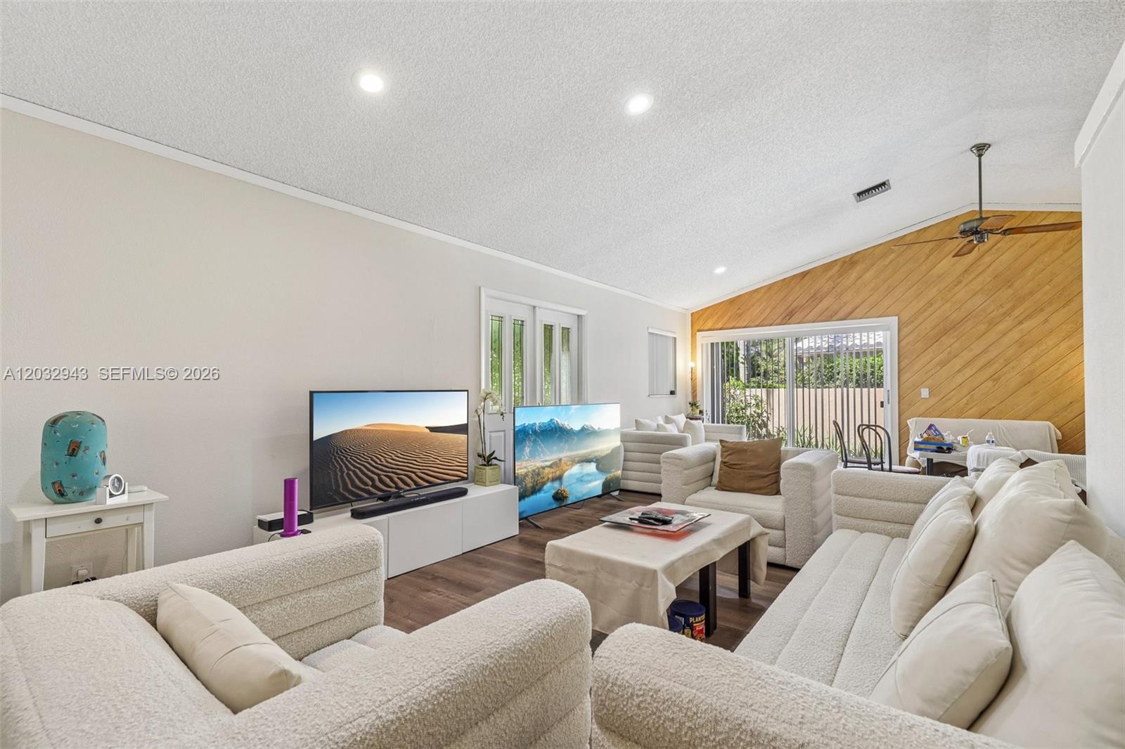 HIDDEN LAKE - Residential