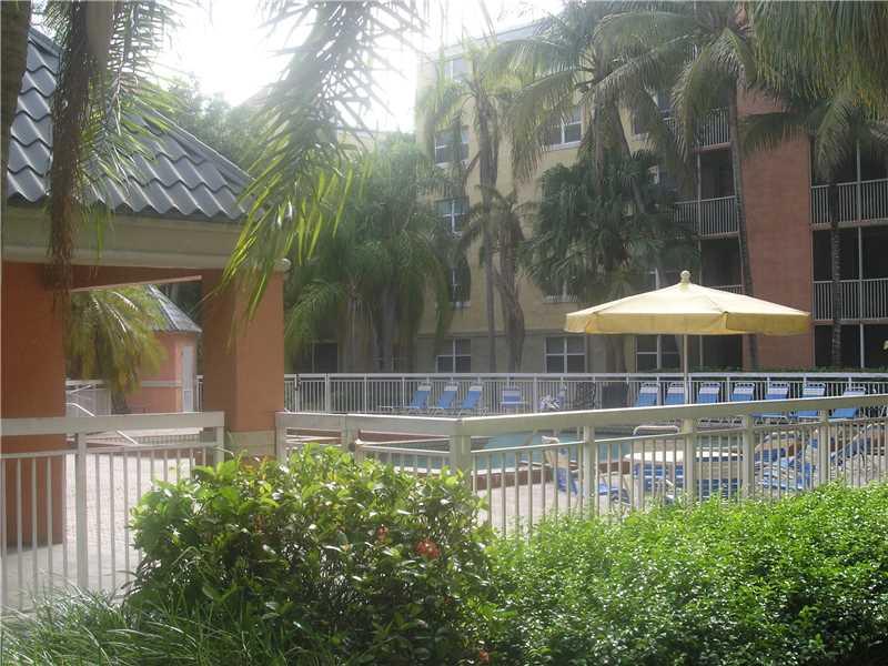 SPACIOUS ONE BEDROOM IN DORAL. CENTRALLY LOCATED NEAR CITY HALL AND MIAMI INTERNATIONAL AIRPORT. GREAT COMPLEX WITH LOTS OF AMENITIES INCLUDING POOL, GYM, TENNIS AND RACQUELBALL. WASHER AND DRYER INSIDE UNIT. PRICED RIGHT JUST FOR YOU!