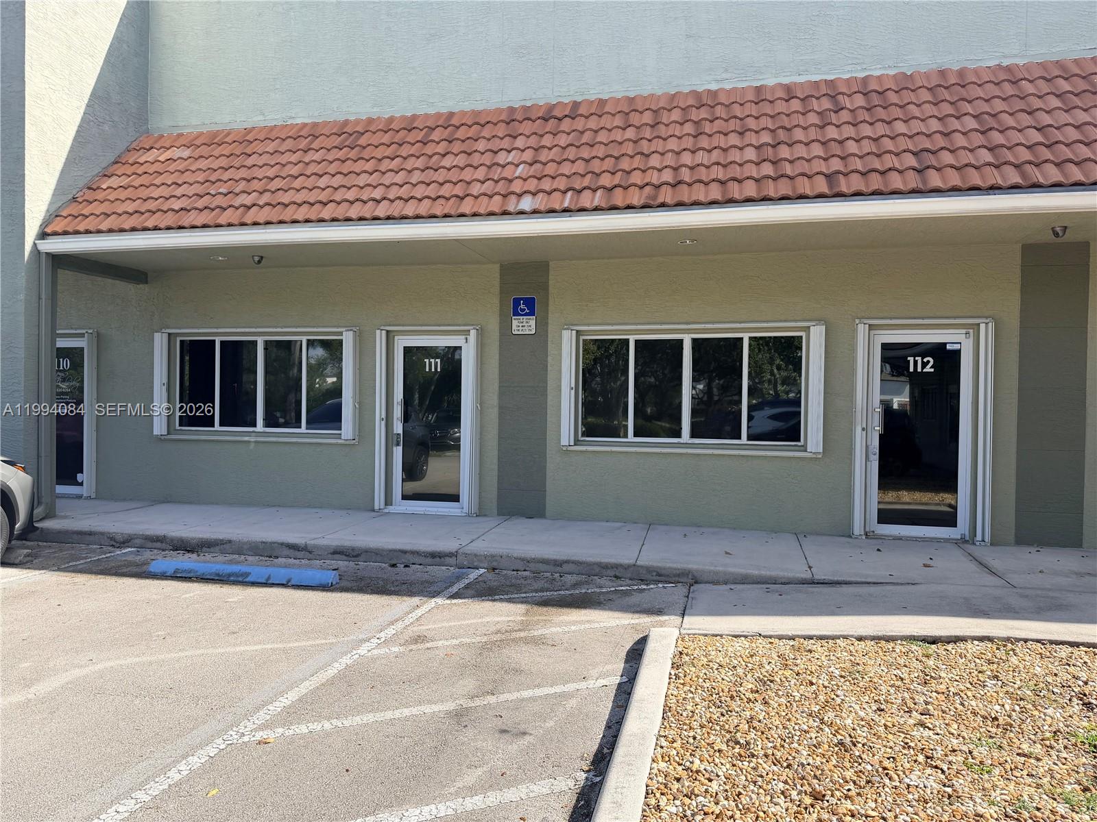 Extremely well-located, well-maintained Central Broward, off-Commercial, (easy access to 95 and Florida's turnpike) office / warehouse combination, currently configured with three semi-private office / showroom spaces; 2 separate bathrooms. The warehouse space features 20' ceiling height, and two 12'  doors.  Excellent local responsive landlord.  Immediate occupancy.  Ideal office, showroom, and service-based businesses.