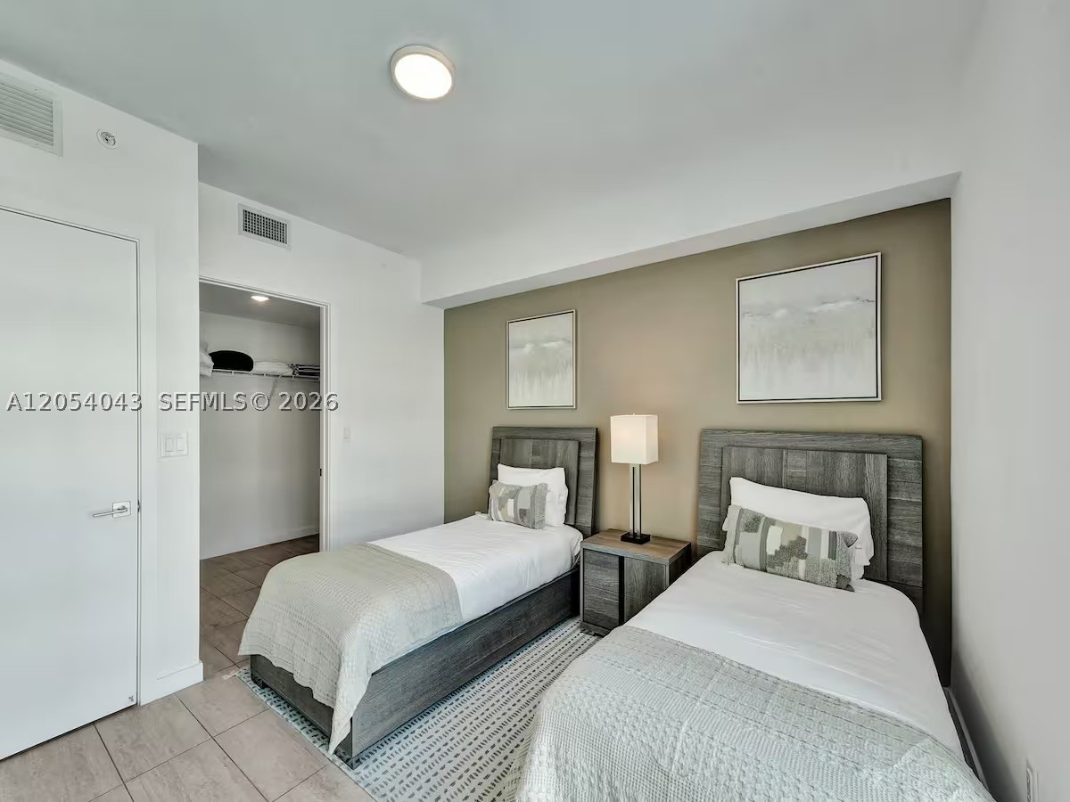 QUADRO CONDO - Residential