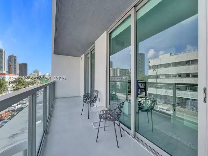 QUADRO CONDO - Residential