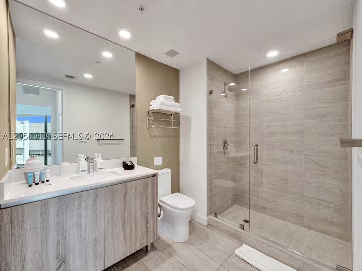 QUADRO CONDO - Residential