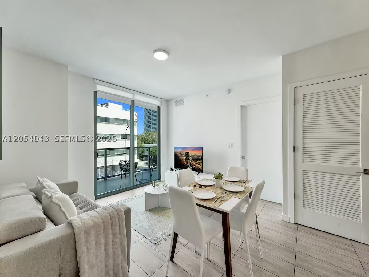 QUADRO CONDO - Residential