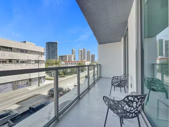 QUADRO CONDO - Residential