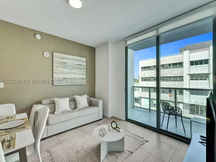 QUADRO CONDO - Residential