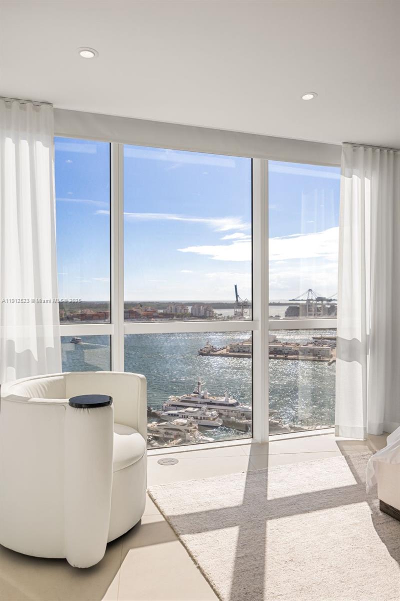 ICON CONDO - Residential