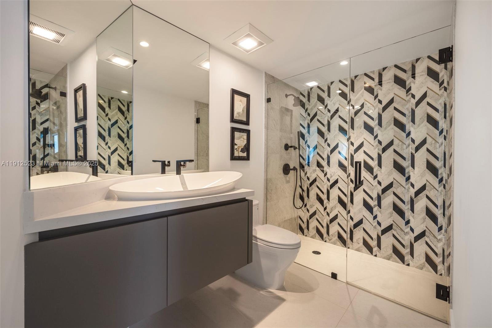 ICON CONDO - Residential