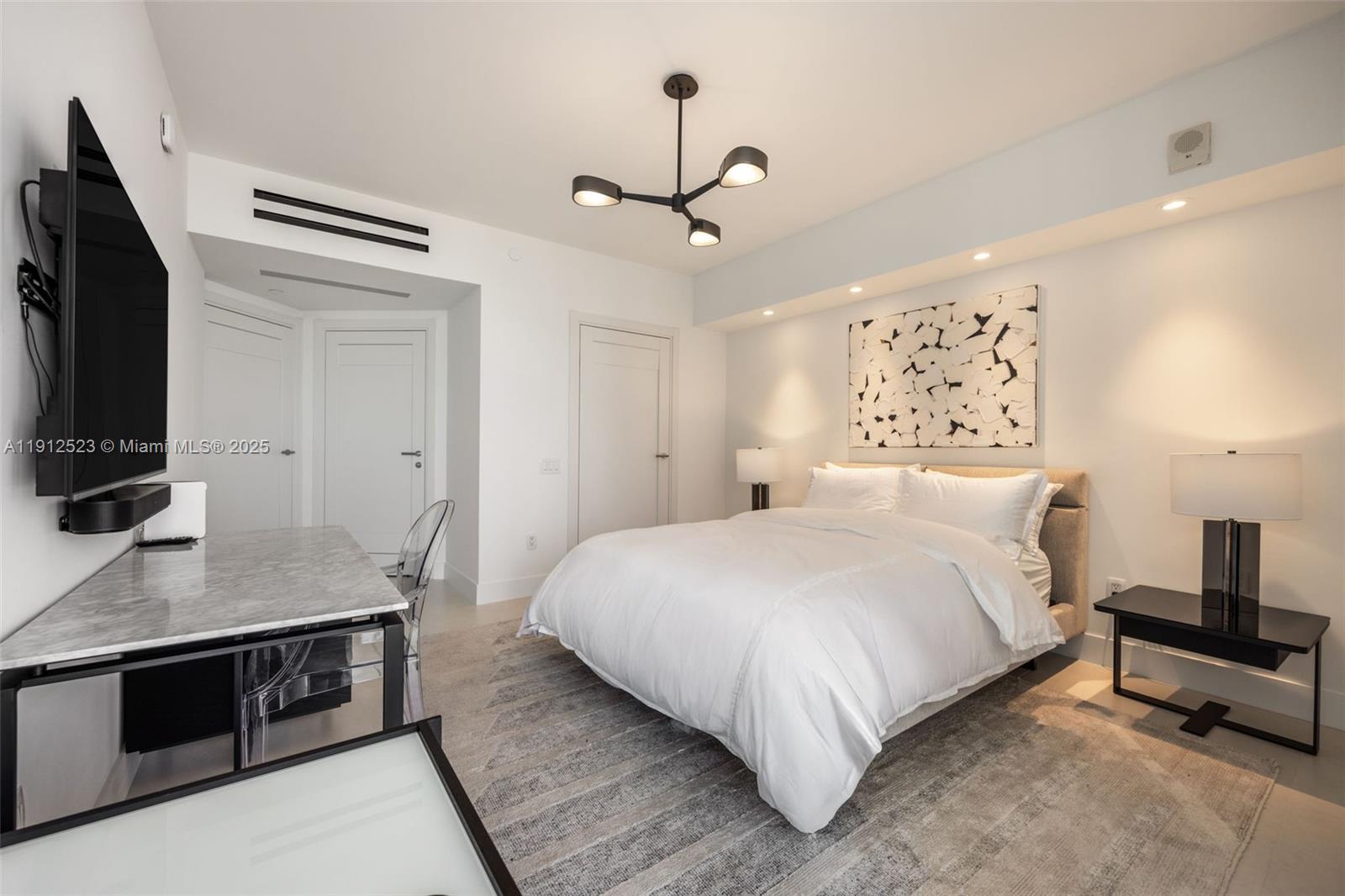 ICON CONDO - Residential
