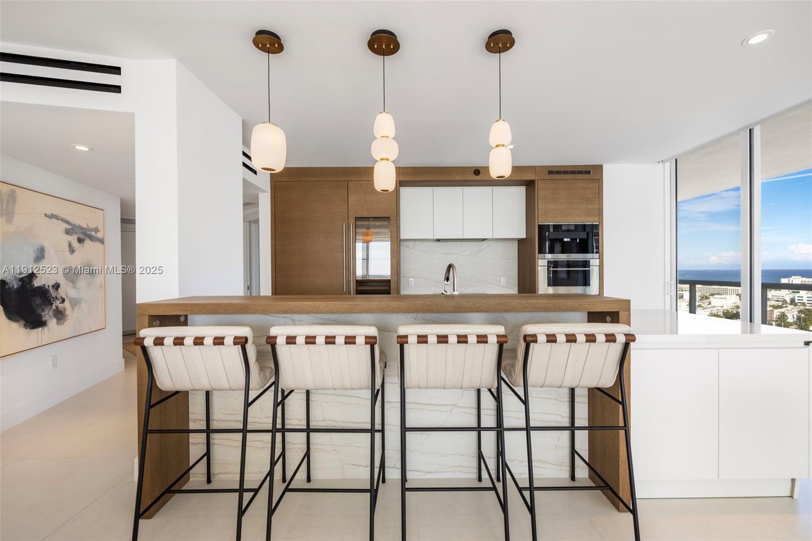 ICON CONDO - Residential