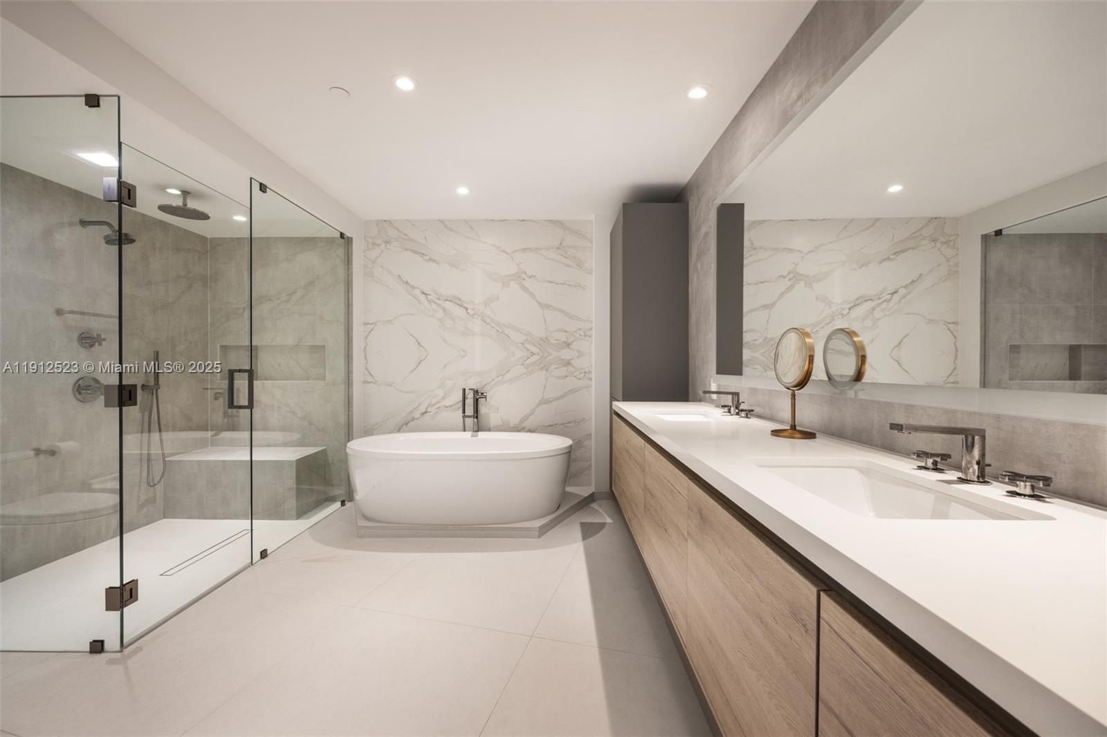 ICON CONDO - Residential