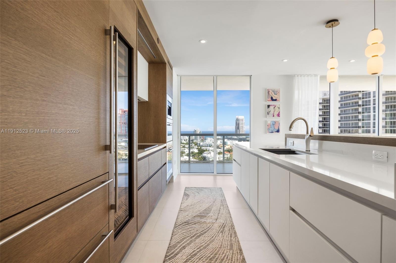ICON CONDO - Residential