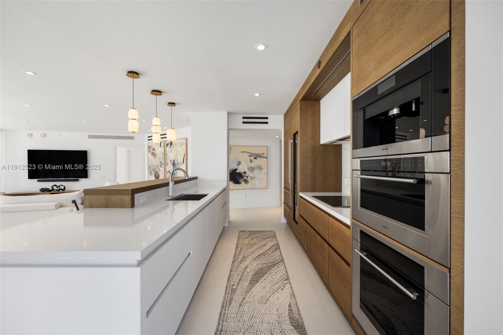 ICON CONDO - Residential