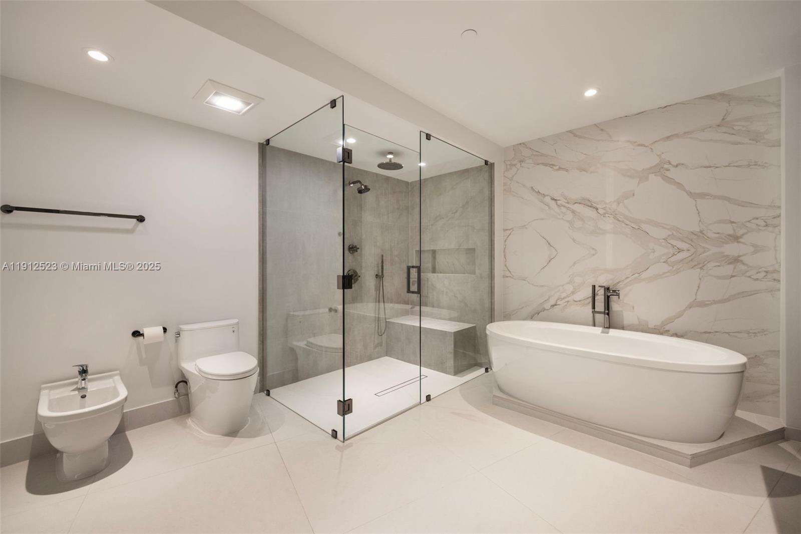 ICON CONDO - Residential