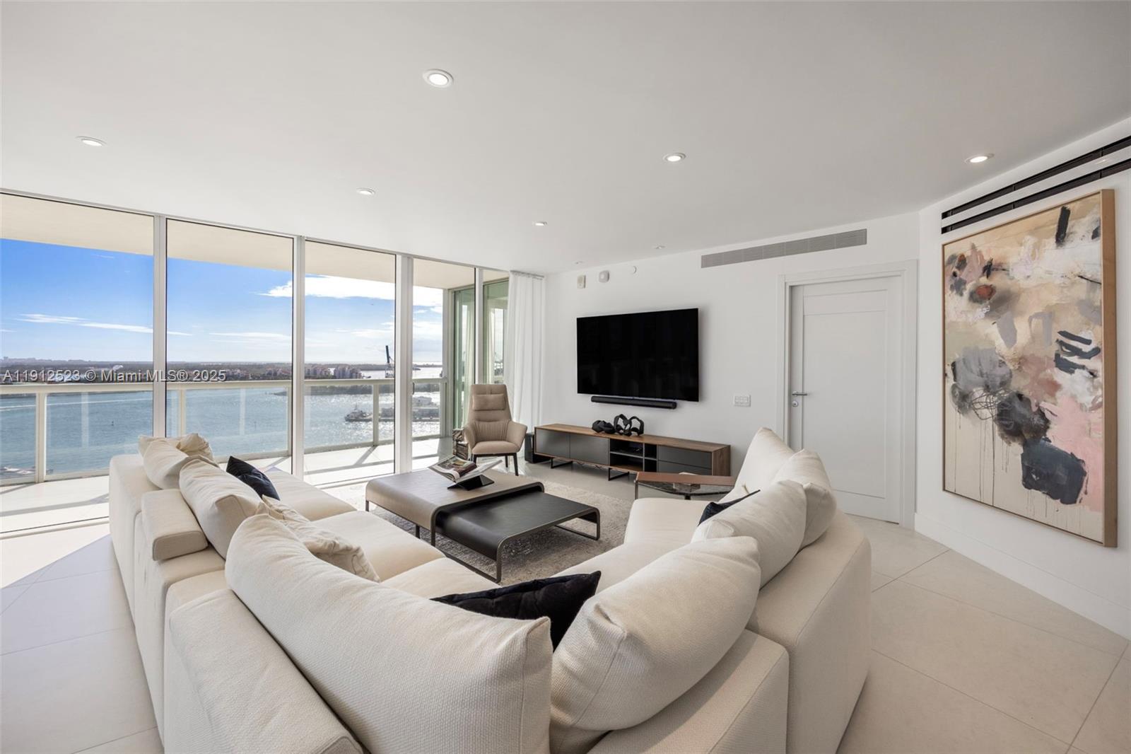 ICON CONDO - Residential
