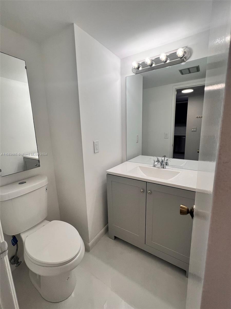 ADMIRALS PORT CONDO - Residential
