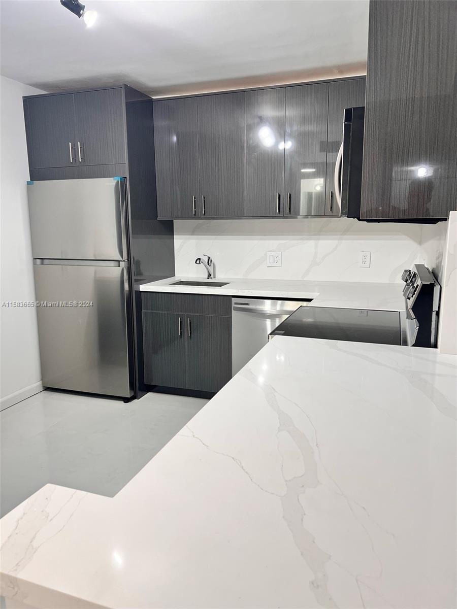 ADMIRALS PORT CONDO - Residential