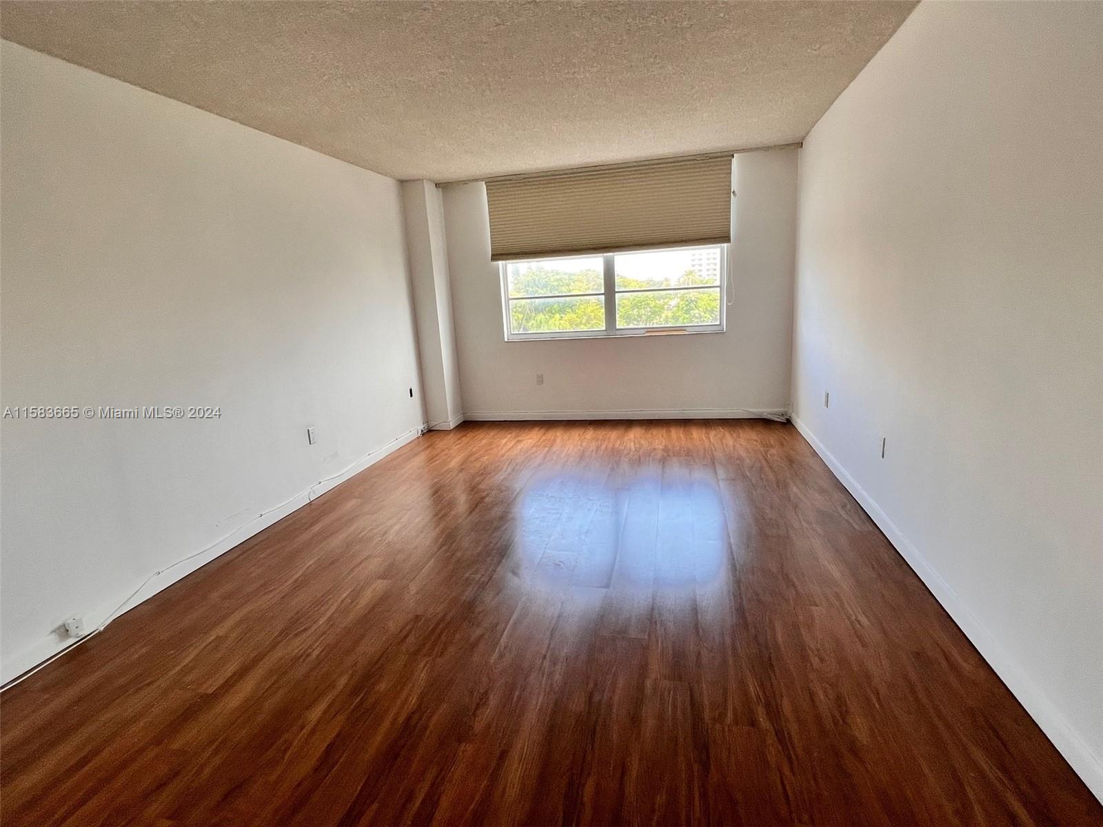 ADMIRALS PORT CONDO - Residential
