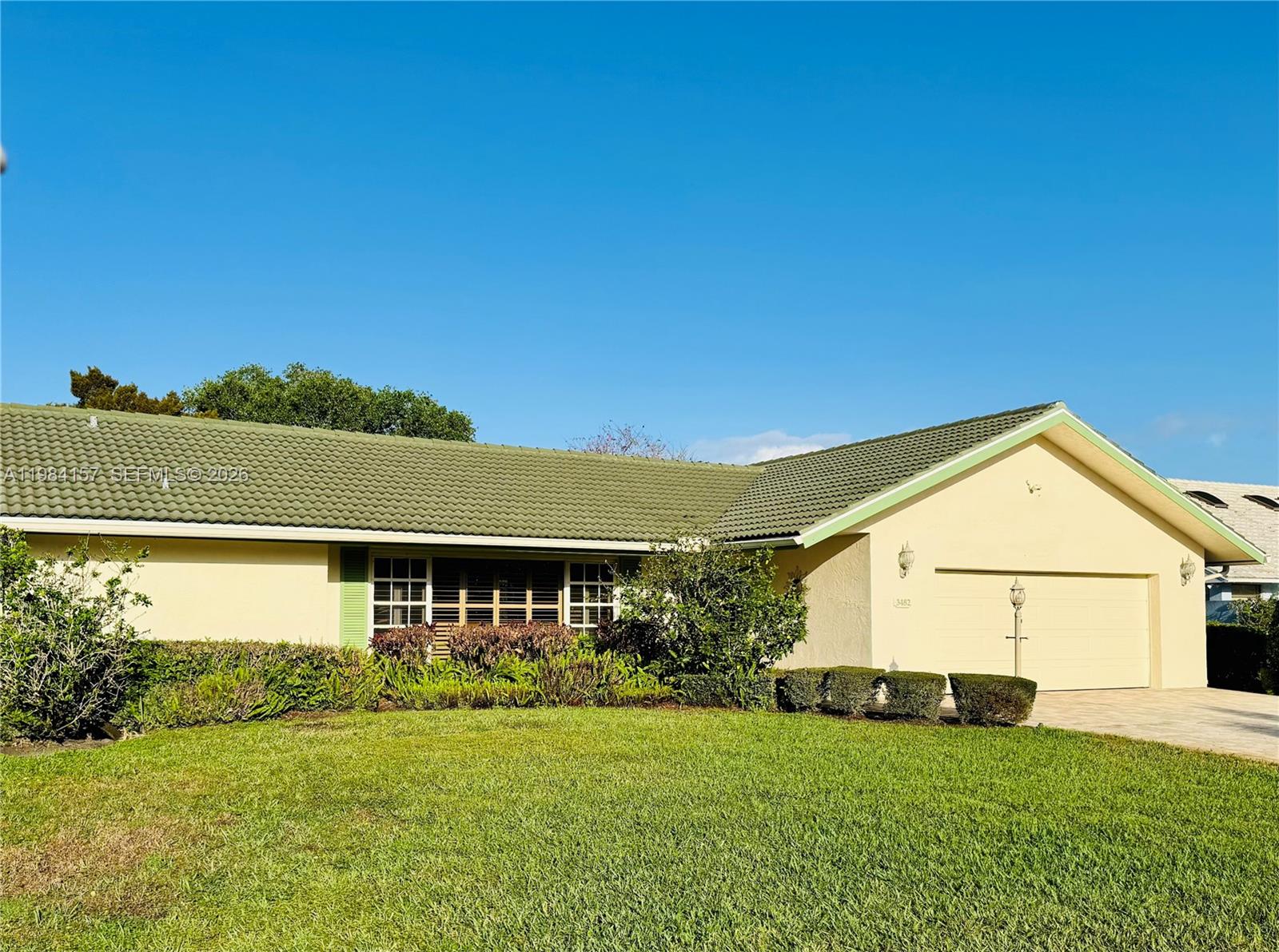 YACHT & COUNTRY CLUB OF S - Residential