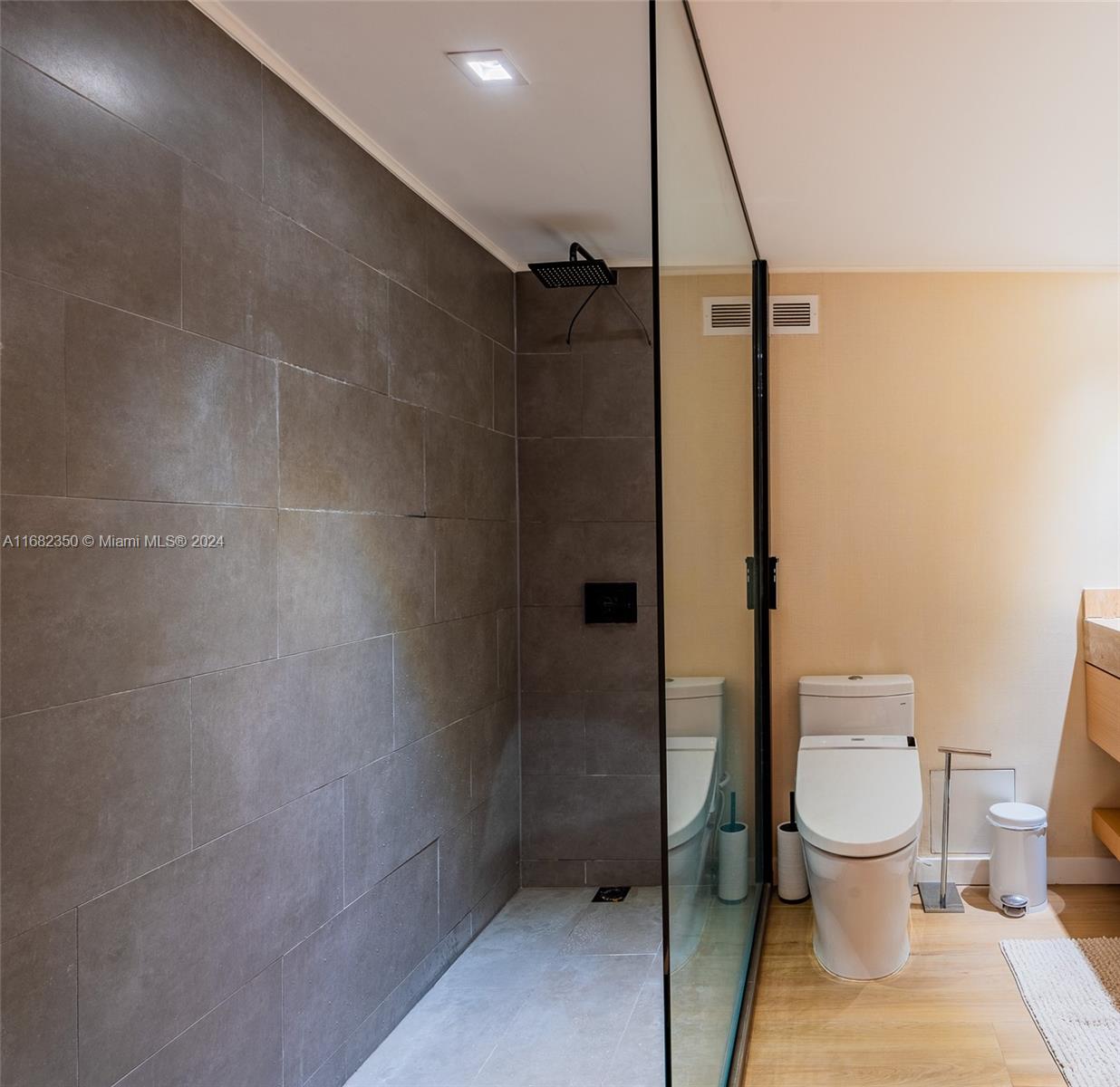 2301 COLLINS AVE CONDO - Residential Lease
