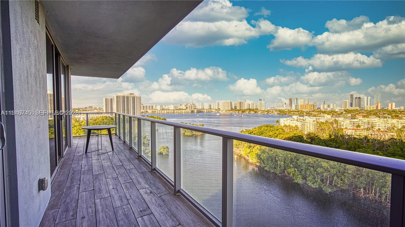 THE HARBOUR SOUTH CONDO - Residential